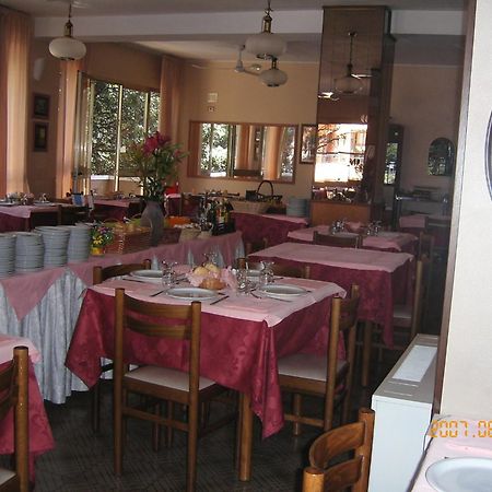 Hotel Marselli Ріміні Екстер'єр фото