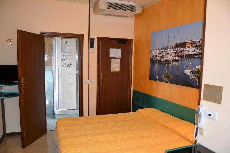 Hotel Marselli Ріміні Екстер'єр фото
