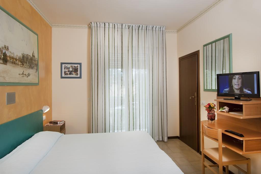 Hotel Marselli Ріміні Екстер'єр фото