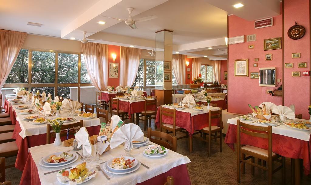 Hotel Marselli Ріміні Екстер'єр фото