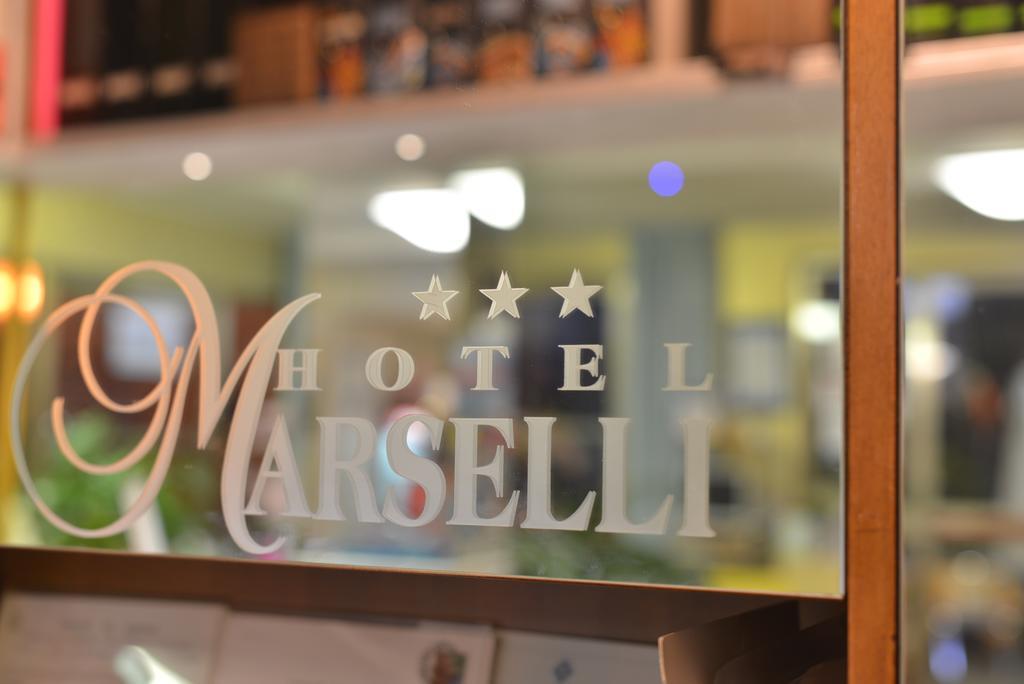 Hotel Marselli Ріміні Екстер'єр фото