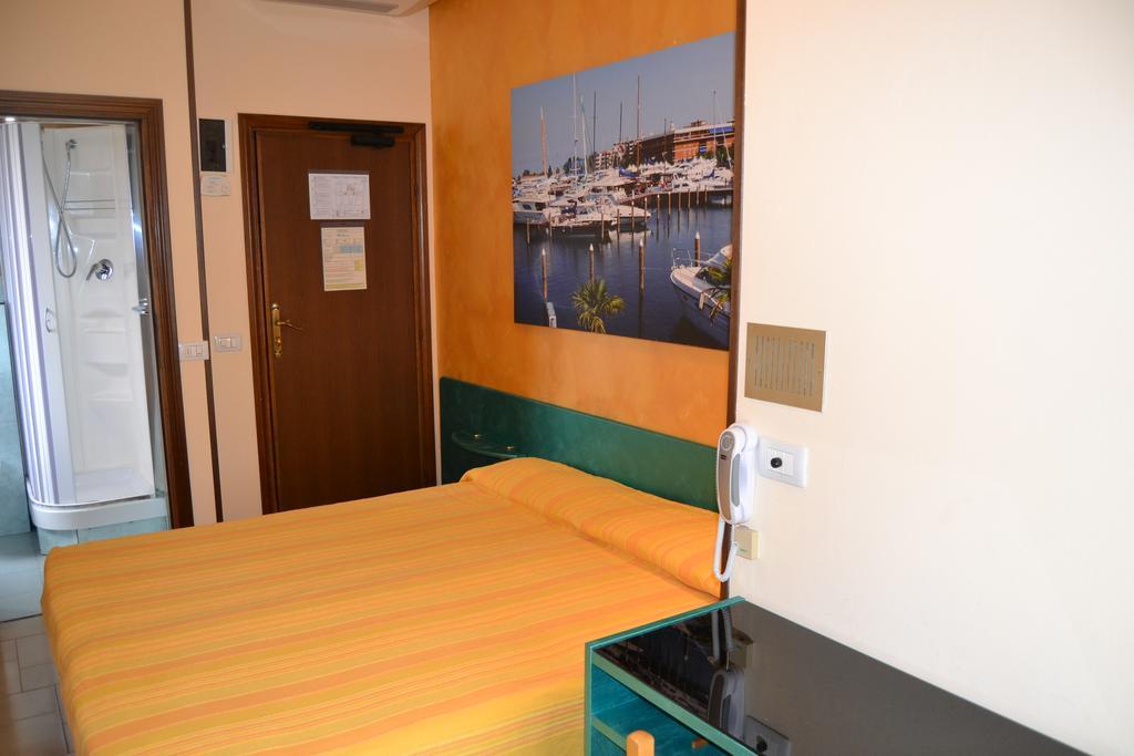 Hotel Marselli Ріміні Екстер'єр фото