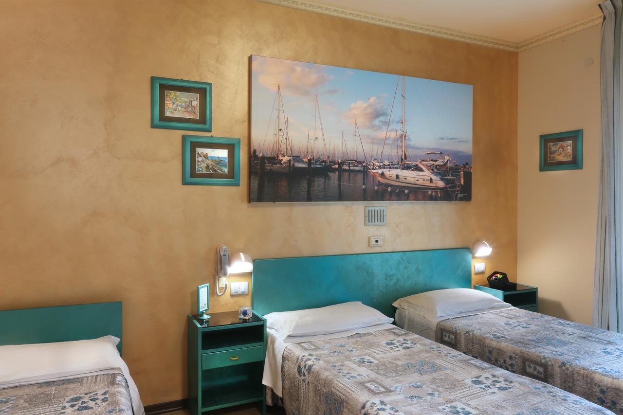 Hotel Marselli Ріміні Екстер'єр фото