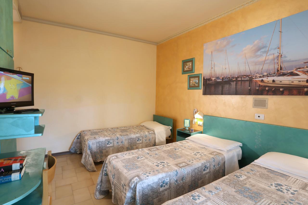 Hotel Marselli Ріміні Екстер'єр фото