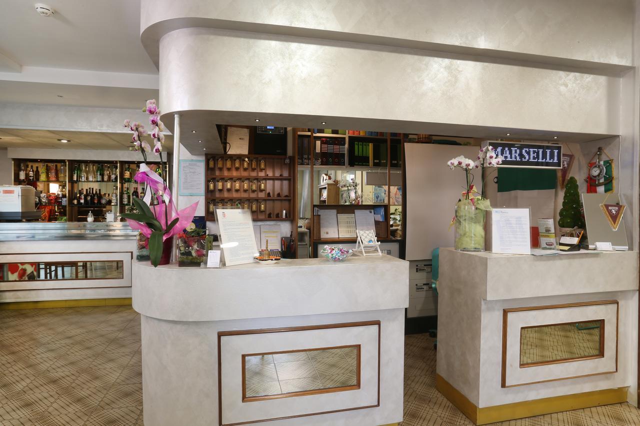 Hotel Marselli Ріміні Екстер'єр фото