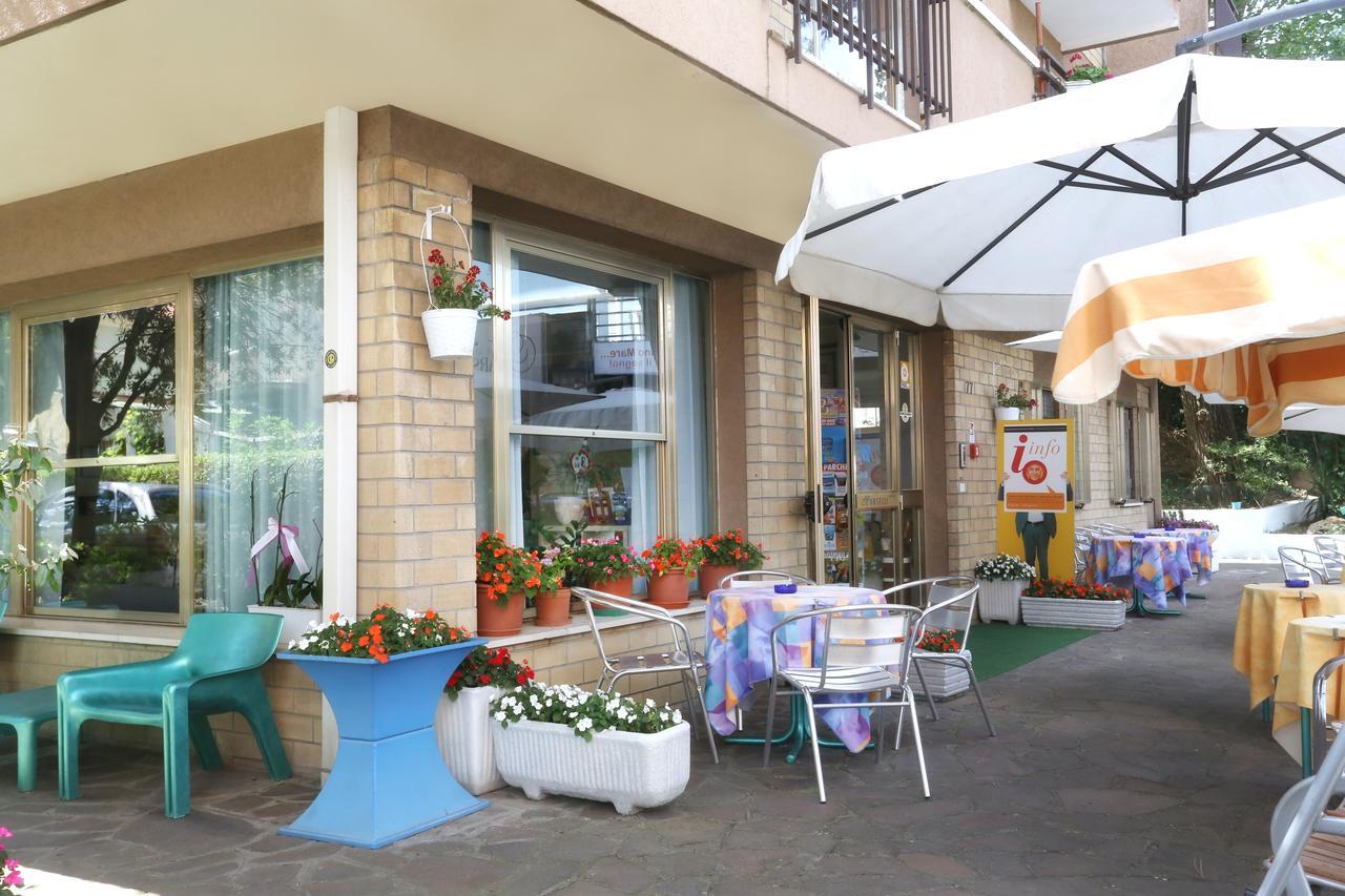 Hotel Marselli Ріміні Екстер'єр фото