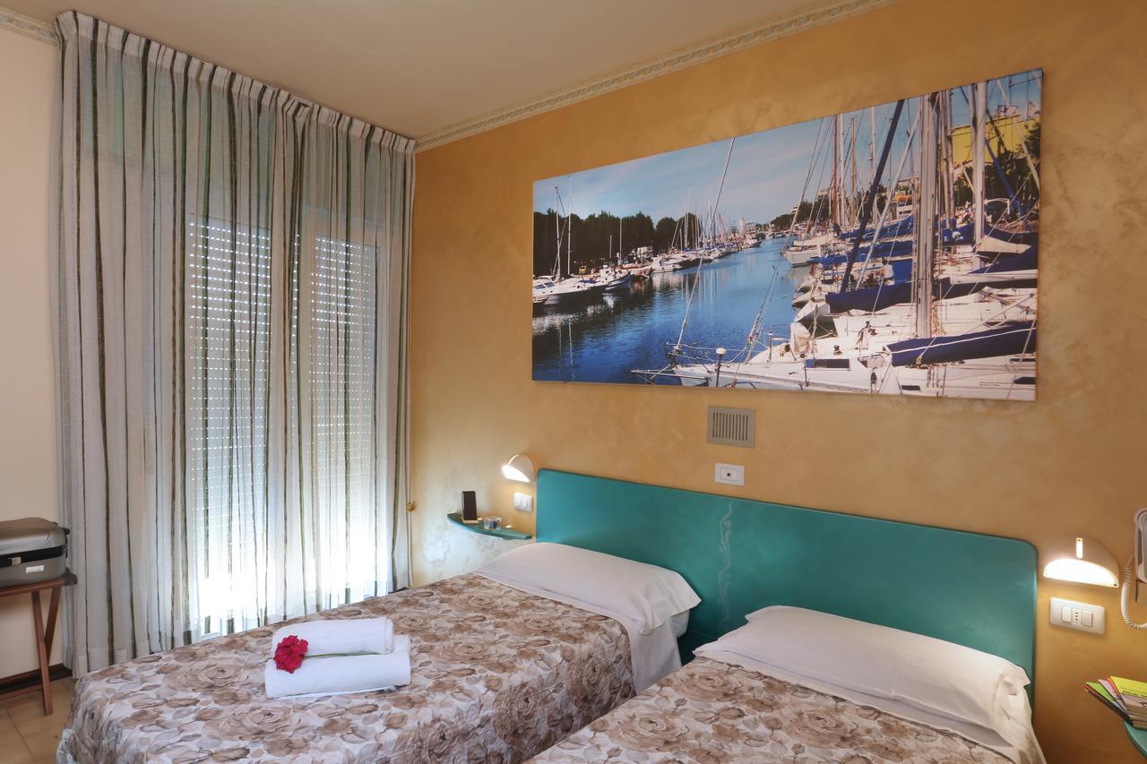 Hotel Marselli Ріміні Екстер'єр фото