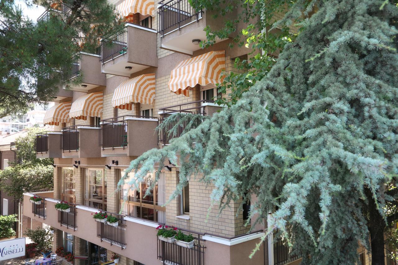 Hotel Marselli Ріміні Екстер'єр фото